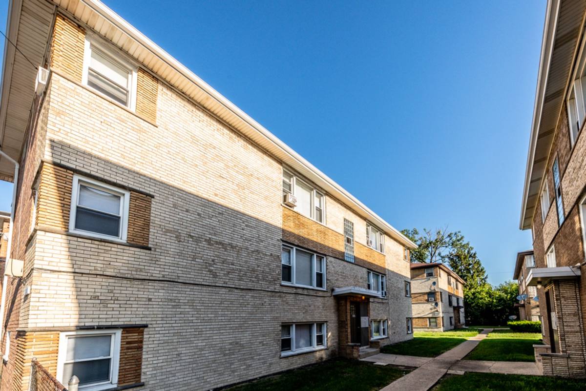 Apartment for rent at 2066 W 135th Place, Blue Island, IL 60406