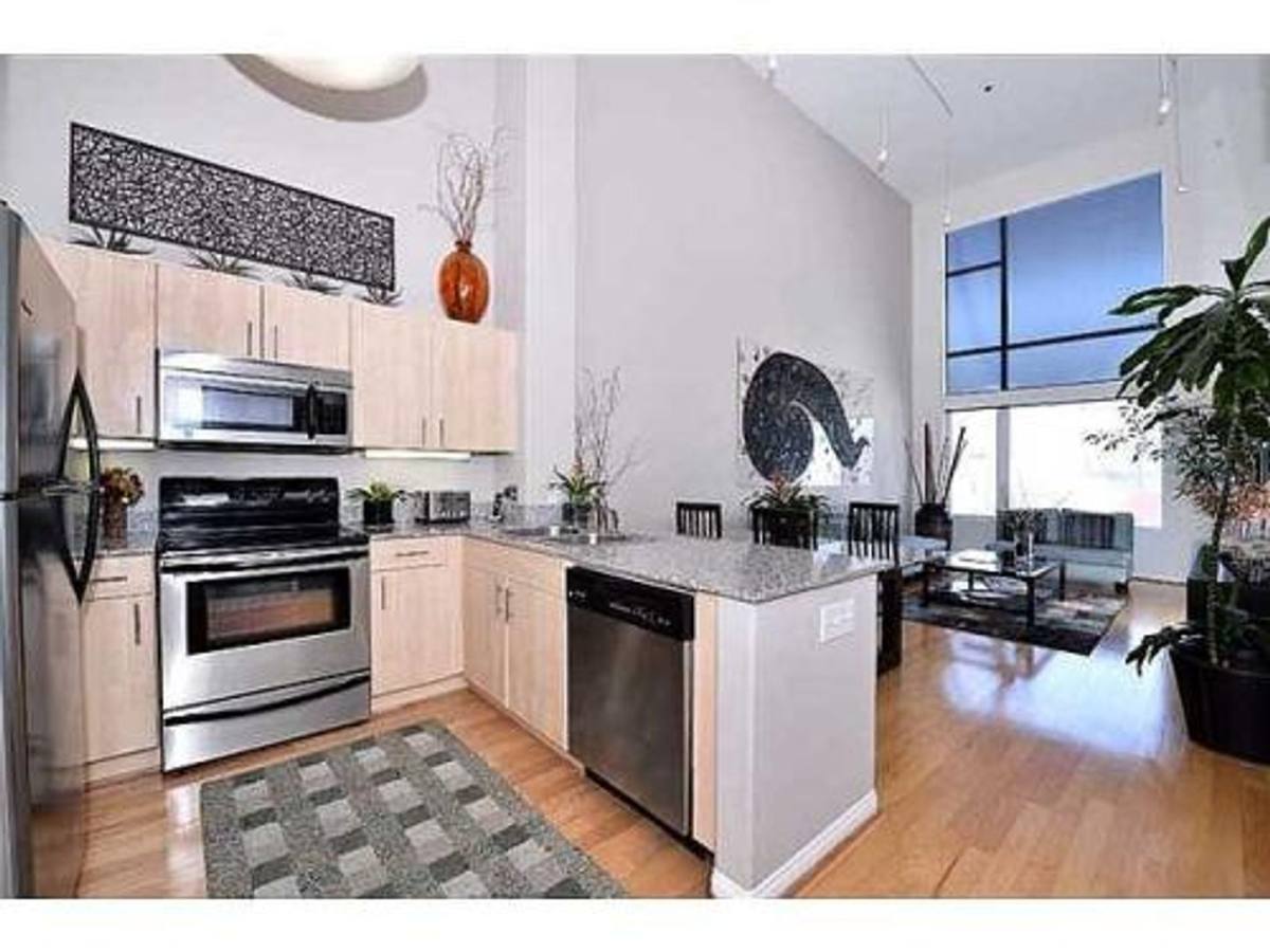 Townhouse for rent at 1642 7th Ave, San Diego, CA 92101