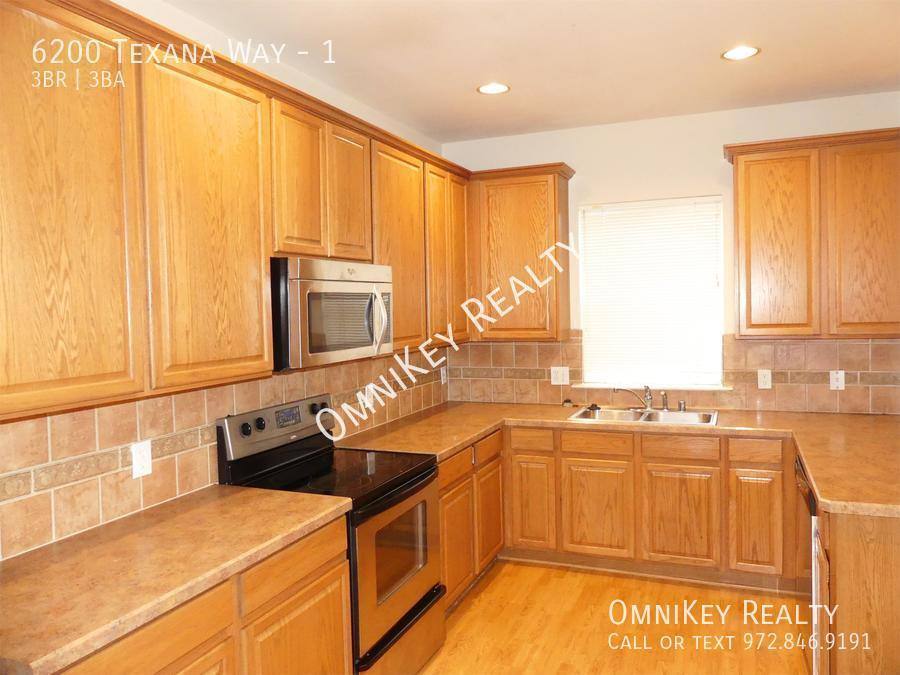 Townhouse for rent at 6200 Texana Way #1, Plano, TX 75074