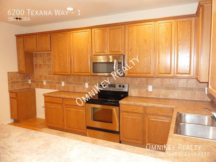 Townhouse for rent at 6200 Texana Way #1, Plano, TX 75074