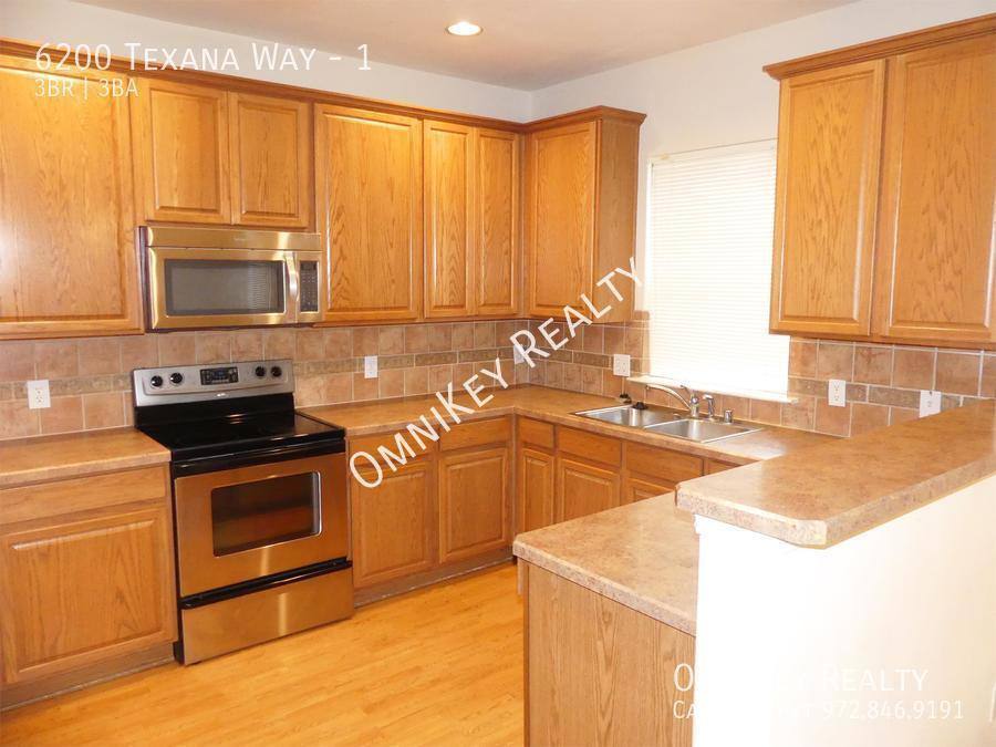 Townhouse for rent at 6200 Texana Way #1, Plano, TX 75074