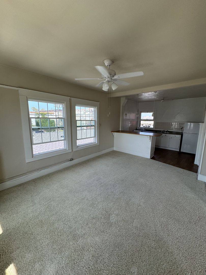 Apartment for rent at 33 Horizon Ave, Venice, CA 90291