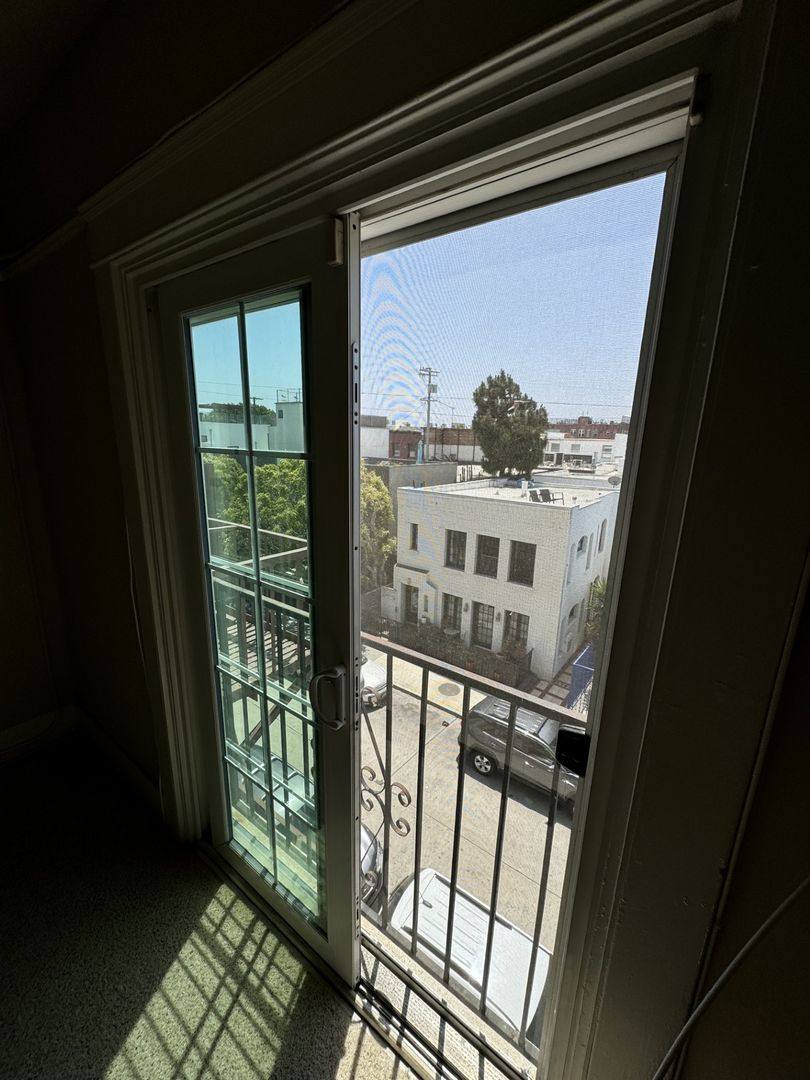 Apartment for rent at 33 Horizon Ave, Venice, CA 90291