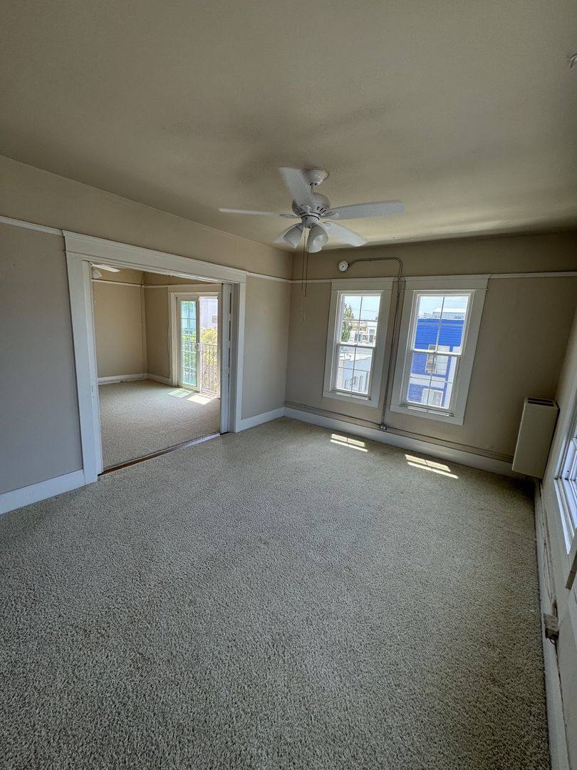 Apartment for rent at 33 Horizon Ave, Venice, CA 90291