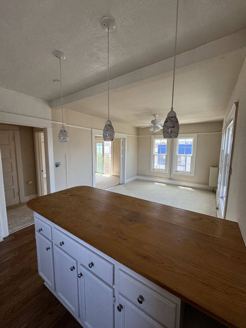 Apartment for rent at 33 Horizon Ave, Venice, CA 90291