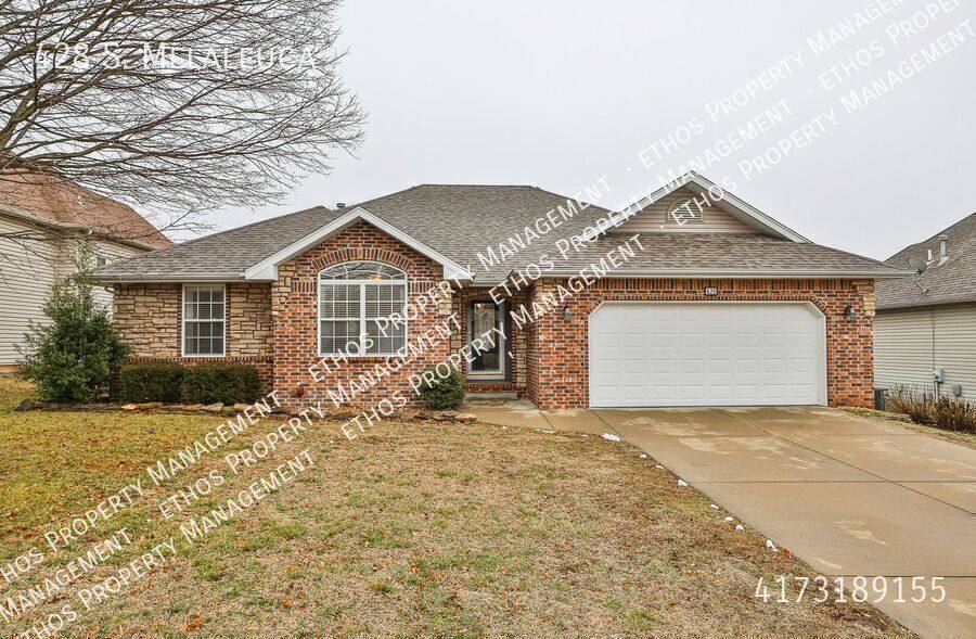 House for rent at 428 S Melaleuca, Springfield, MO 65809