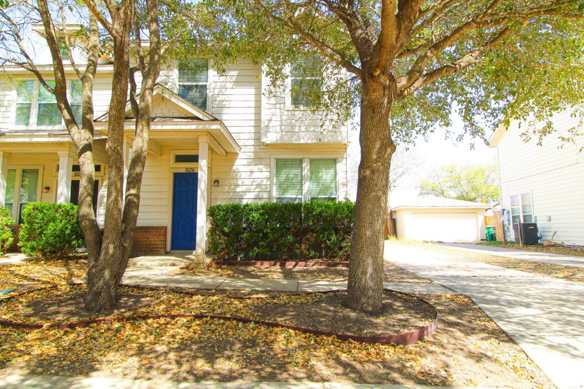 Townhouse for rent at 10216 Lateleaf Oak, San Antonio, TX 78223