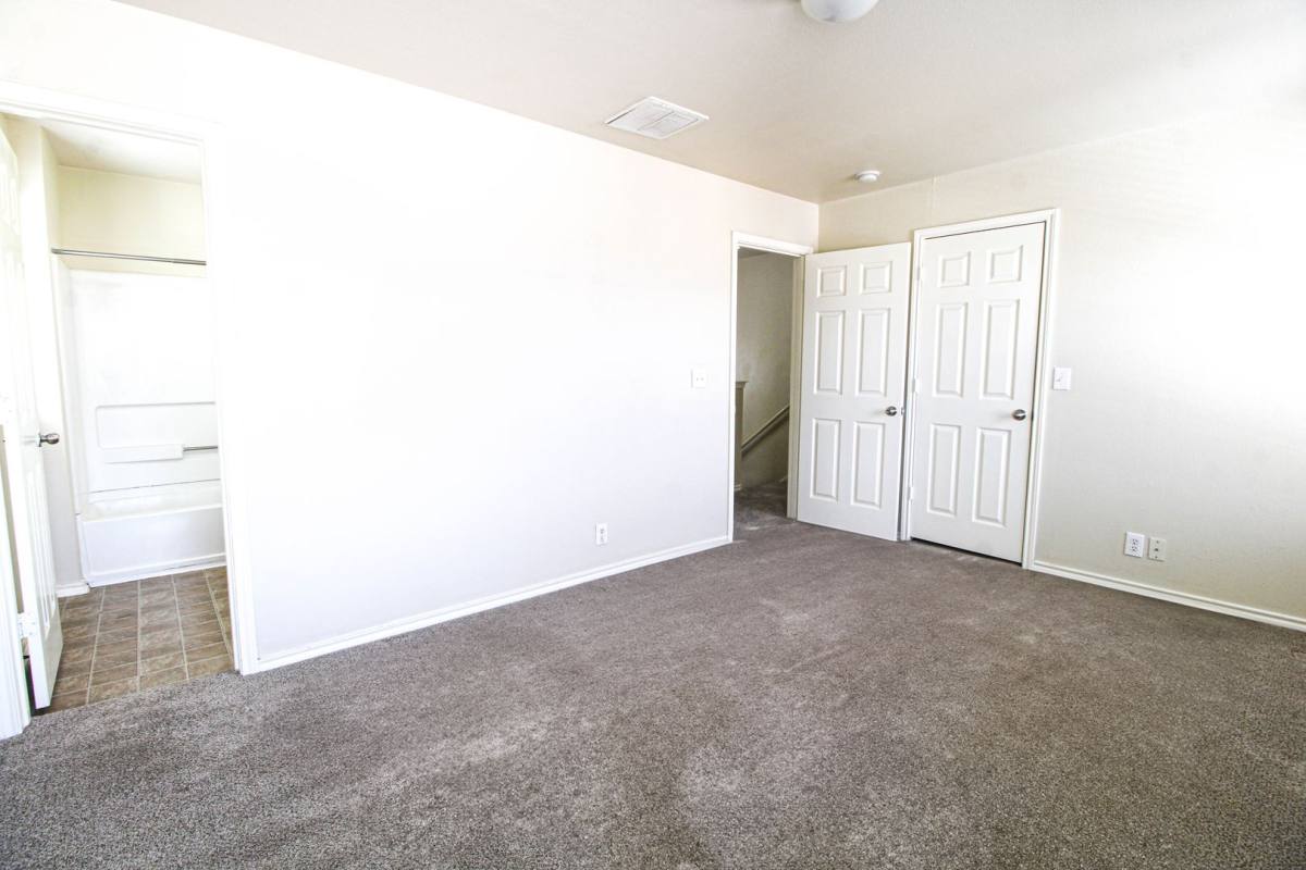 Townhouse for rent at 10216 Lateleaf Oak, San Antonio, TX 78223