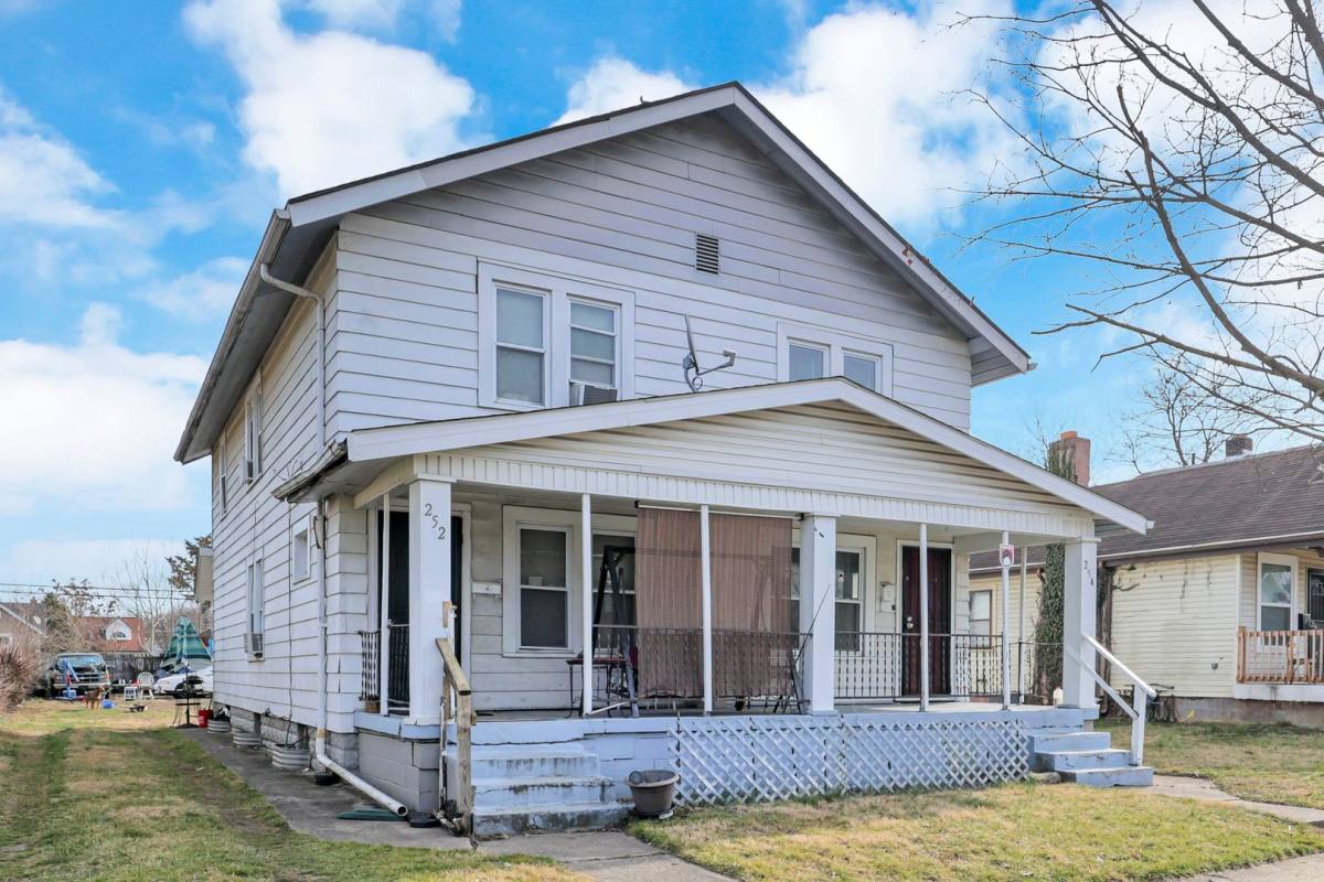 Apartment for rent at 252-254 S Wayne Ave, Columbus, OH 43204