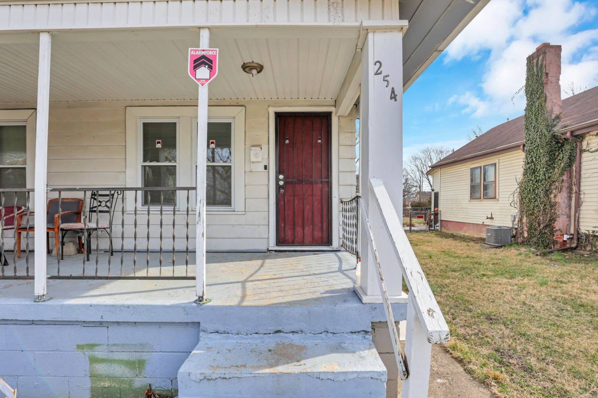 Apartment for rent at 252-254 S Wayne Ave, Columbus, OH 43204