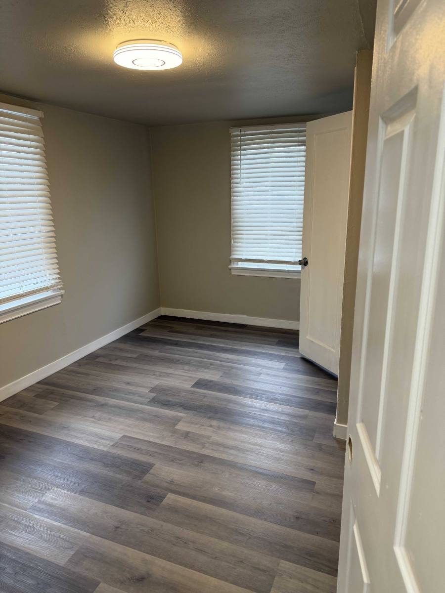 Townhouse for rent at 1615 SW 110th St #A, Seattle, WA 98146