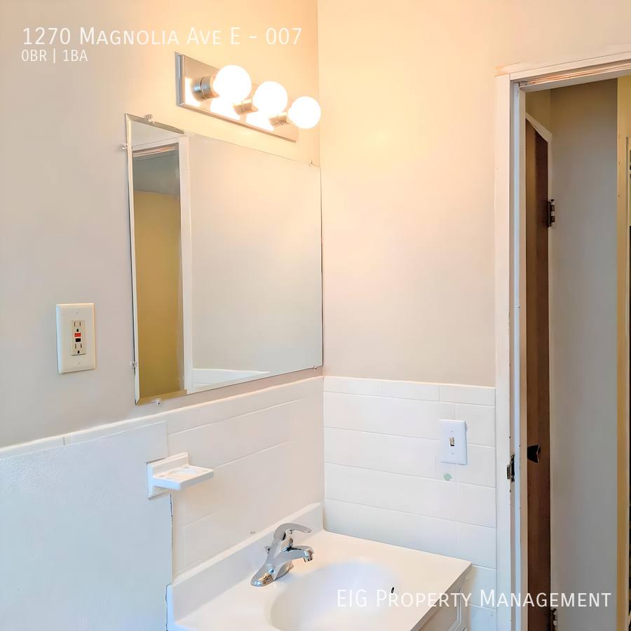 Apartment for rent at 1270 Magnolia Ave E #7, Saint Paul, MN 55106