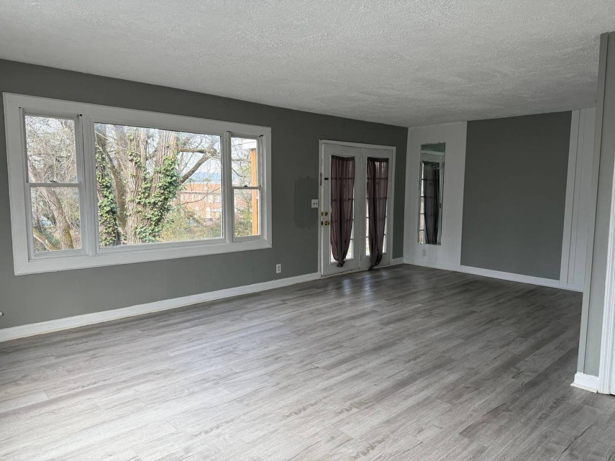 Apartment for rent at 221 Taylor St, Bristol, TN 37620