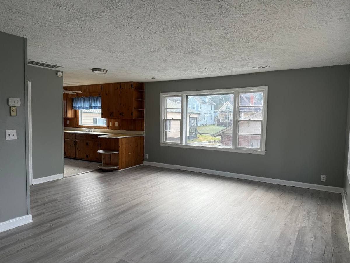 Apartment for rent at 221 Taylor St, Bristol, TN 37620