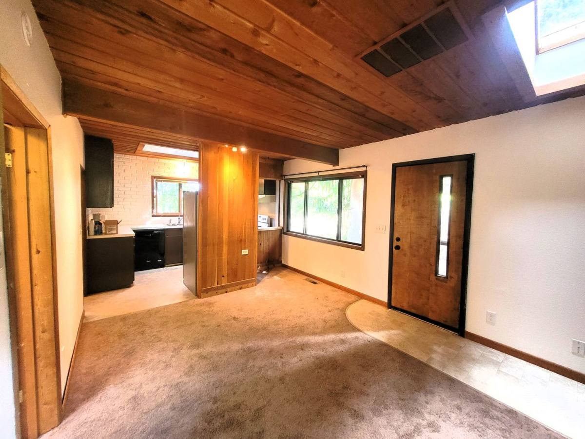 House for rent at 1327 Toledo St, Bellingham, WA 98229