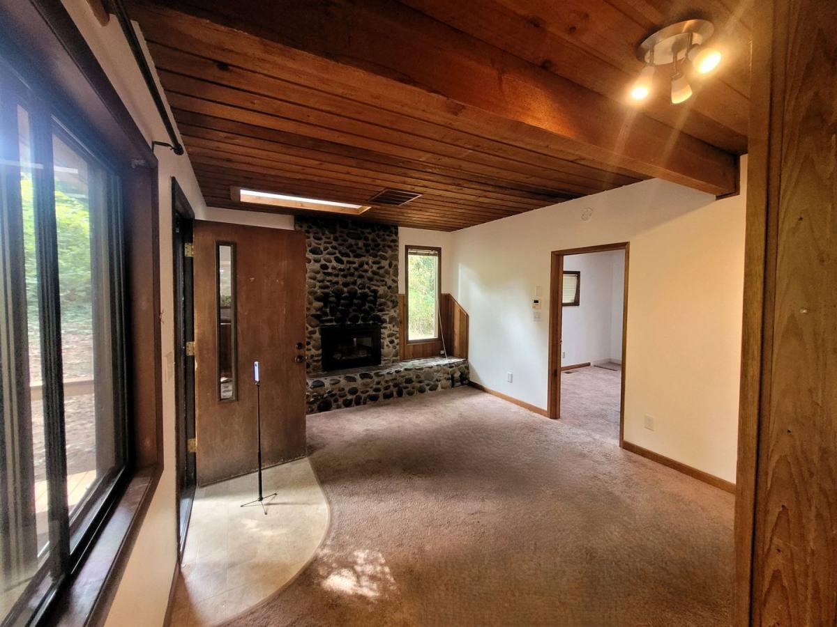 House for rent at 1327 Toledo St, Bellingham, WA 98229