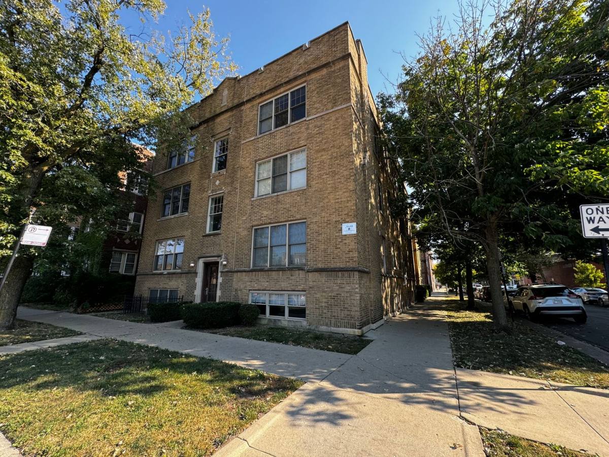 Apartment for rent at 4057-59 W Melrose, Chicago, IL 60641