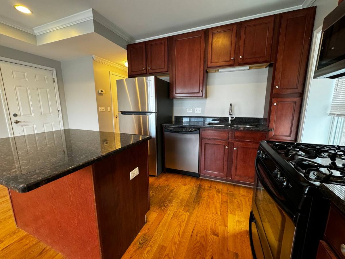 Apartment for rent at 4057-59 W Melrose, Chicago, IL 60641