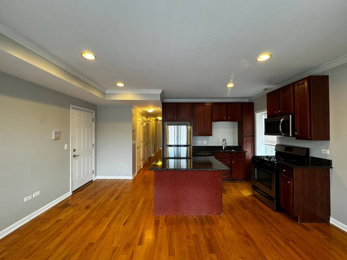 Apartment for rent at 4057-59 W Melrose, Chicago, IL 60641