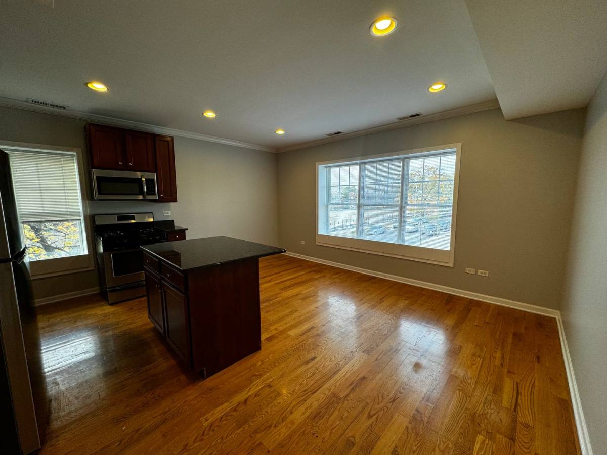 Apartment for rent at 4057-59 W Melrose, Chicago, IL 60641