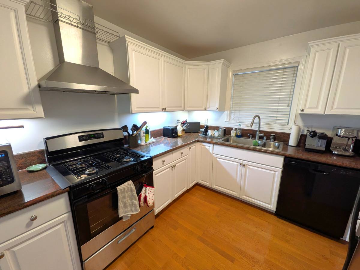 Condo for rent at 583 Hayes St #2, San Francisco, CA 94102