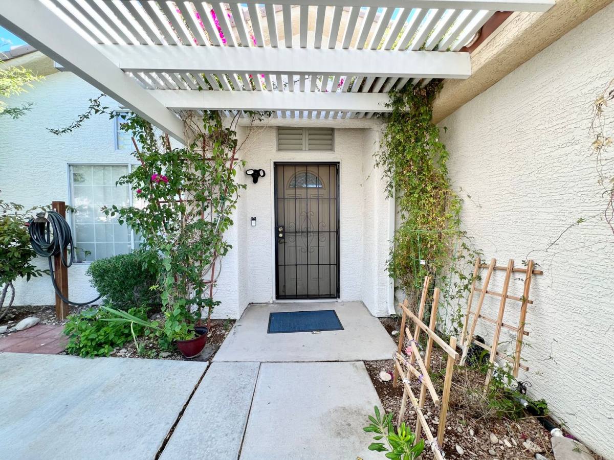 House for rent at 8220 Hollister Ave, Las Vegas, NV 89131