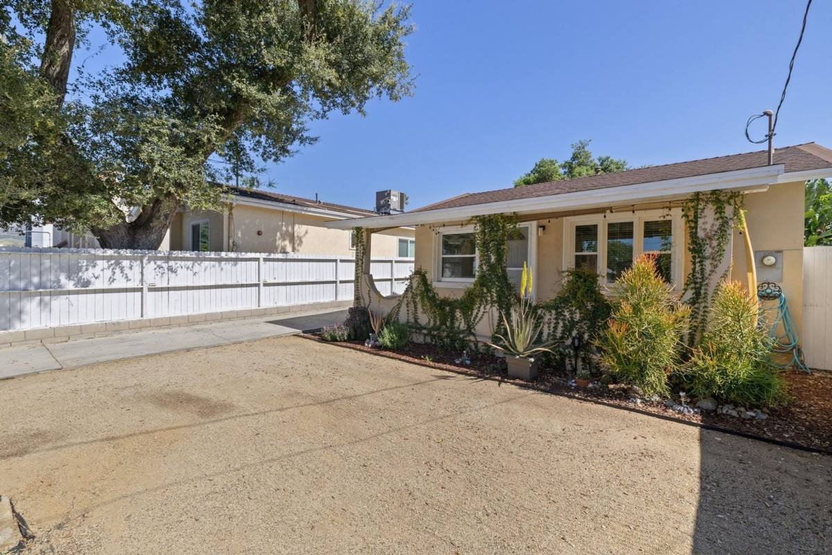 House for rent at 10412 Eldora Ave, Sunland, CA 91040