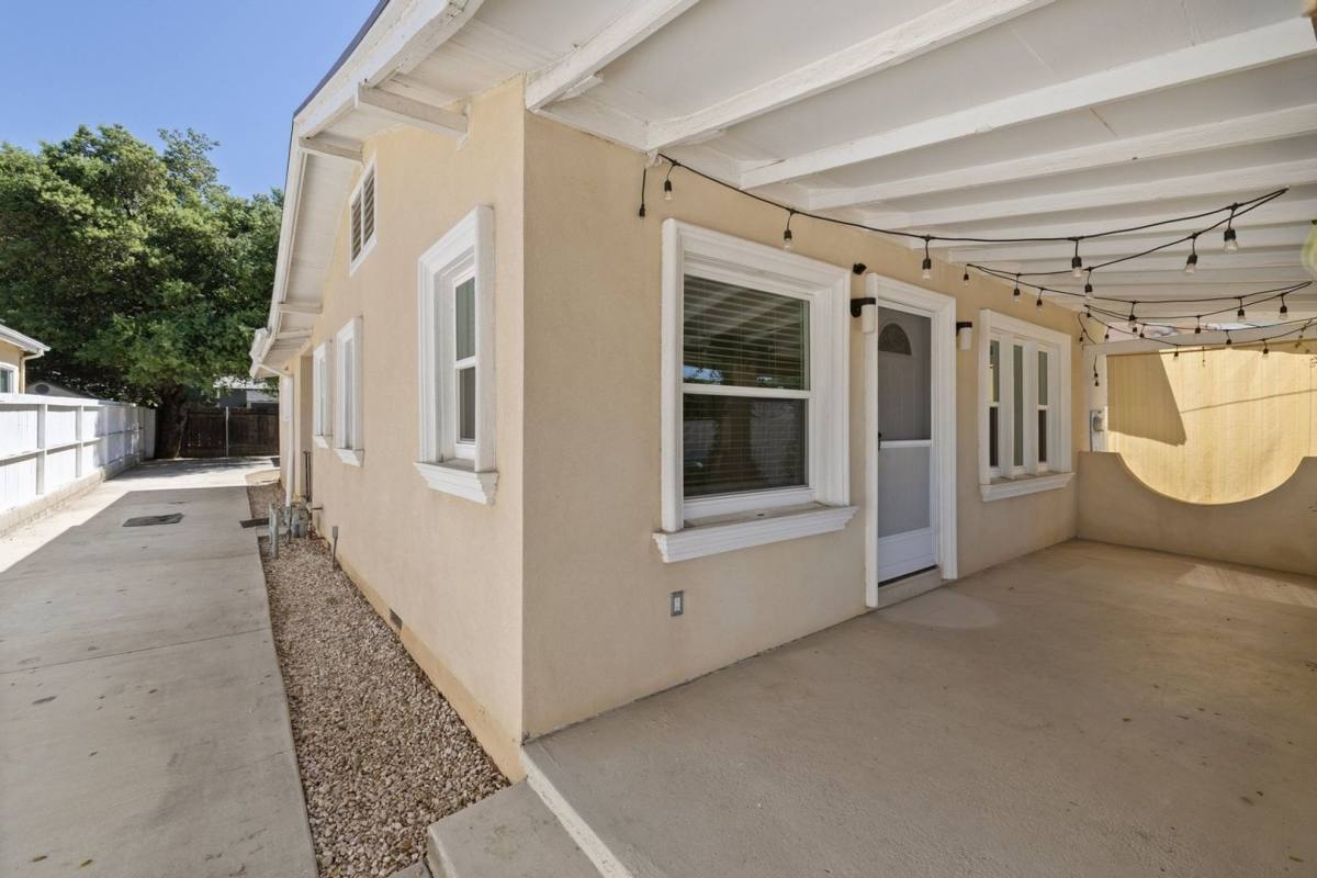 House for rent at 10412 Eldora Ave, Sunland, CA 91040