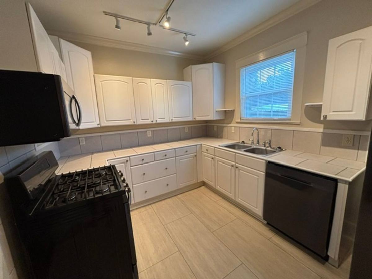 House for rent at 3044 Wilshire Dr, Baton Rouge, LA 70806