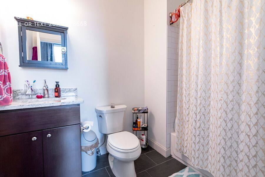 Apartment for rent at 427 Monroe St #402, Philadelphia, PA 19147