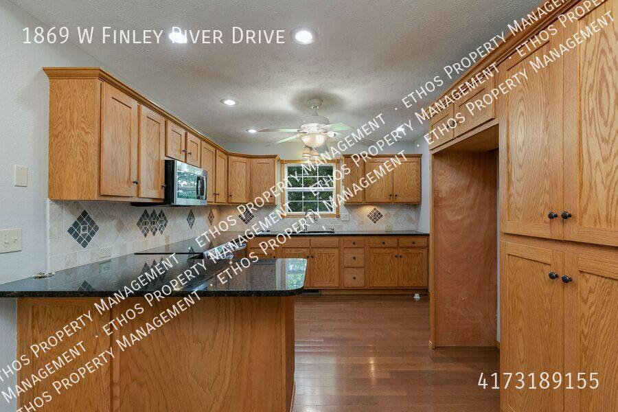House for rent at 1869 W Finley River Dr, Nixa, MO 65714