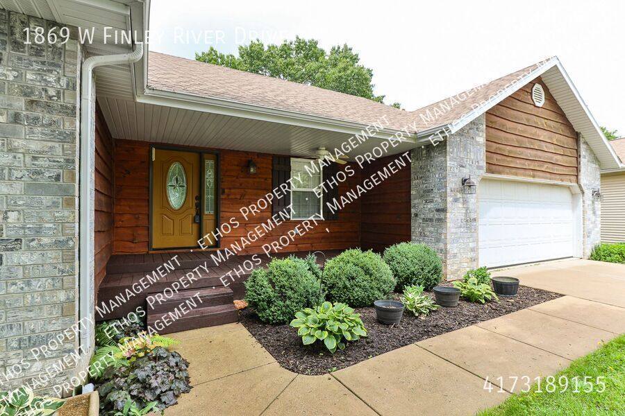 House for rent at 1869 W Finley River Dr, Nixa, MO 65714