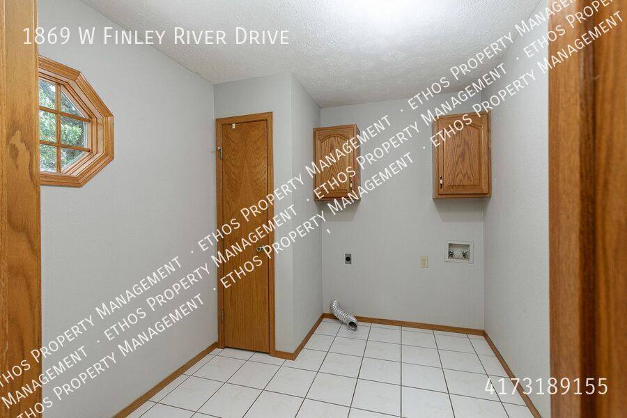 House for rent at 1869 W Finley River Dr, Nixa, MO 65714
