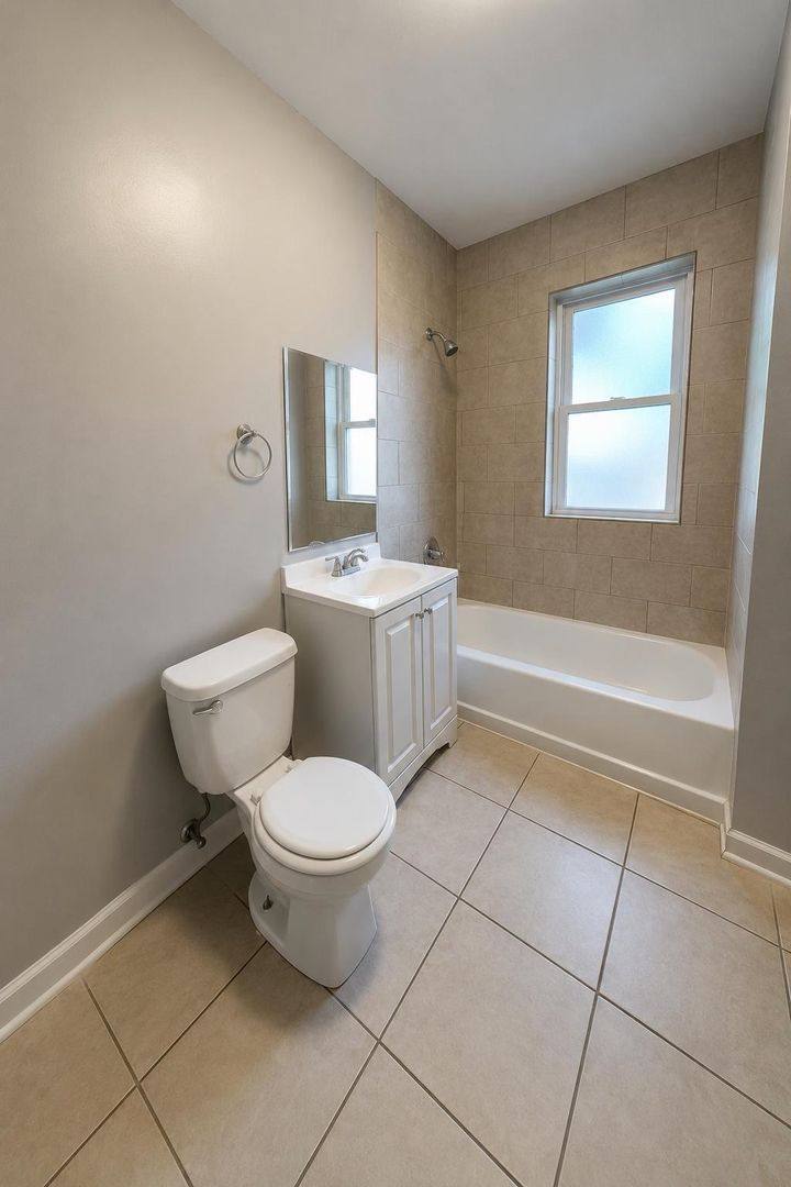 Apartment for rent at 1900 S Highland Ave #1F, Berwyn, IL 60402