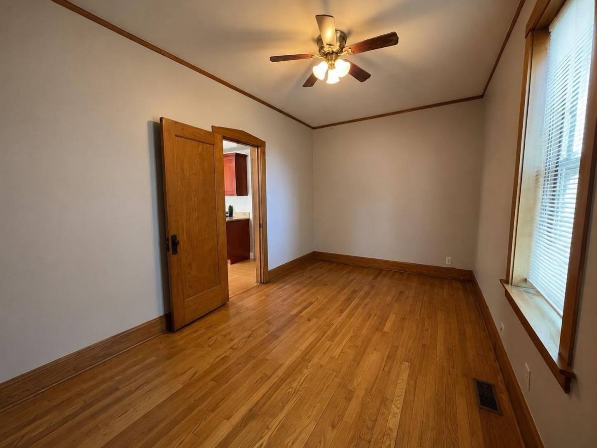 Apartment for rent at 1900 S Highland Ave #1F, Berwyn, IL 60402