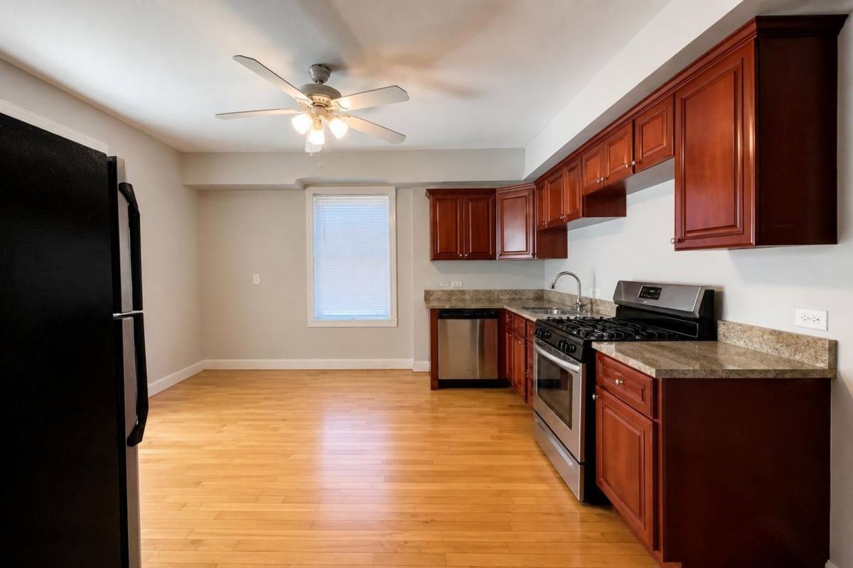 Apartment for rent at 1900 S Highland Ave #1F, Berwyn, IL 60402