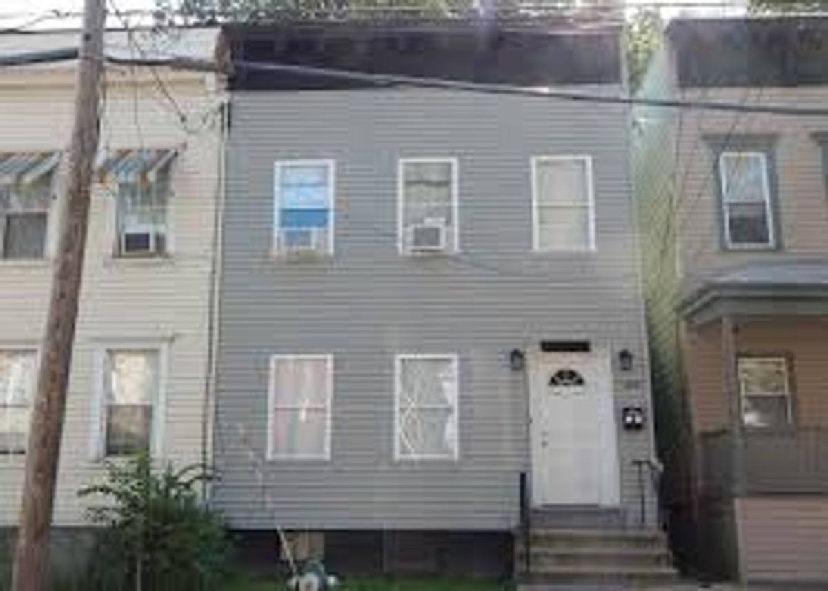Townhouse for rent at 256 Ontario St, Albany, NY 12203