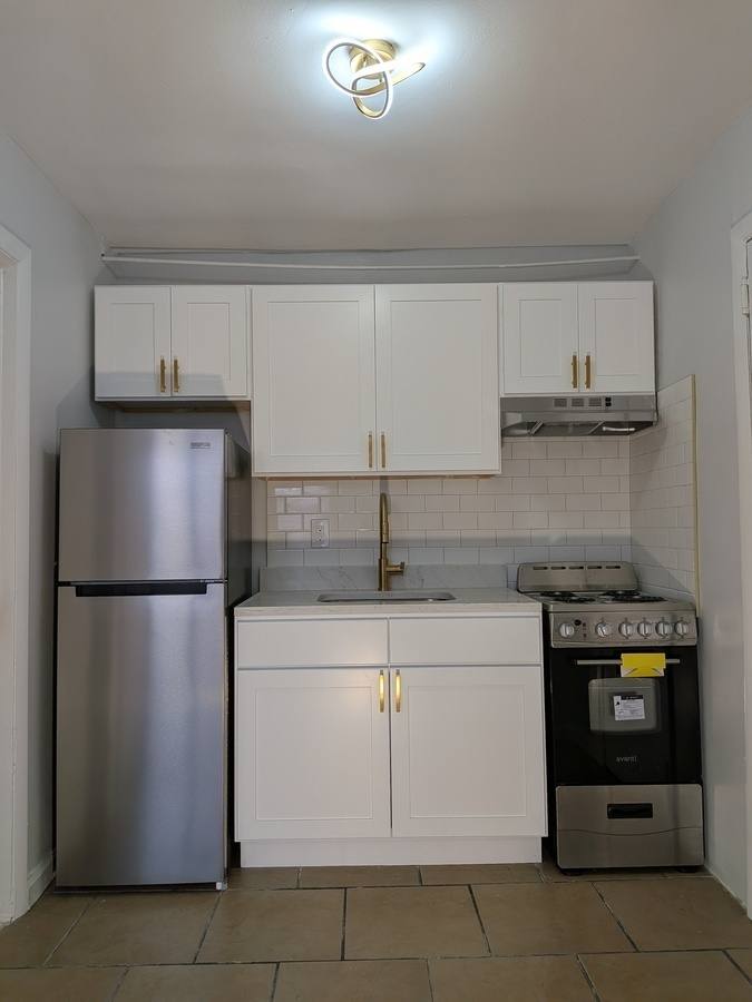 Apartment for rent at 320 Eastern Parkway, Irvington, NJ 07111