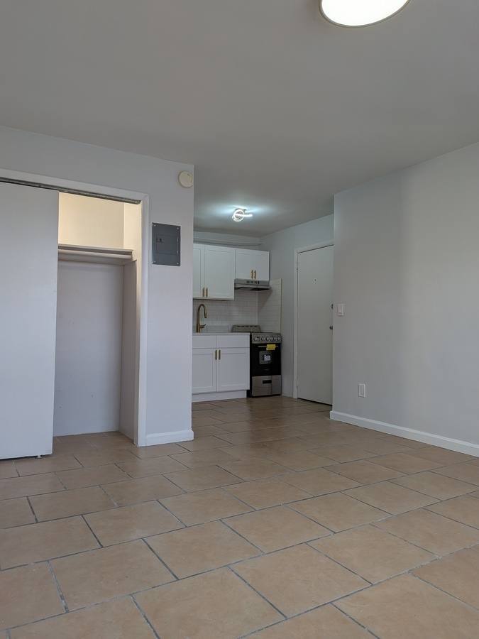 Apartment for rent at 320 Eastern Parkway, Irvington, NJ 07111