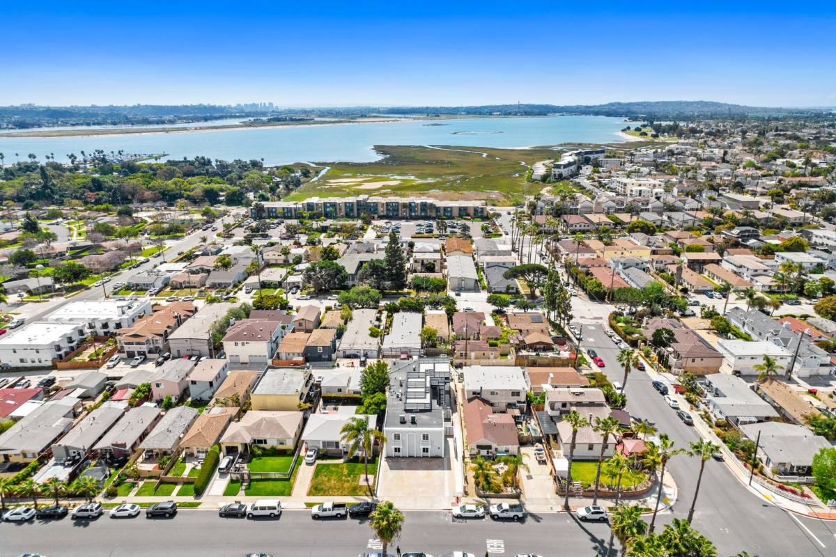 Apartment for rent at 2121 Thomas Ave, San Diego, CA 92109