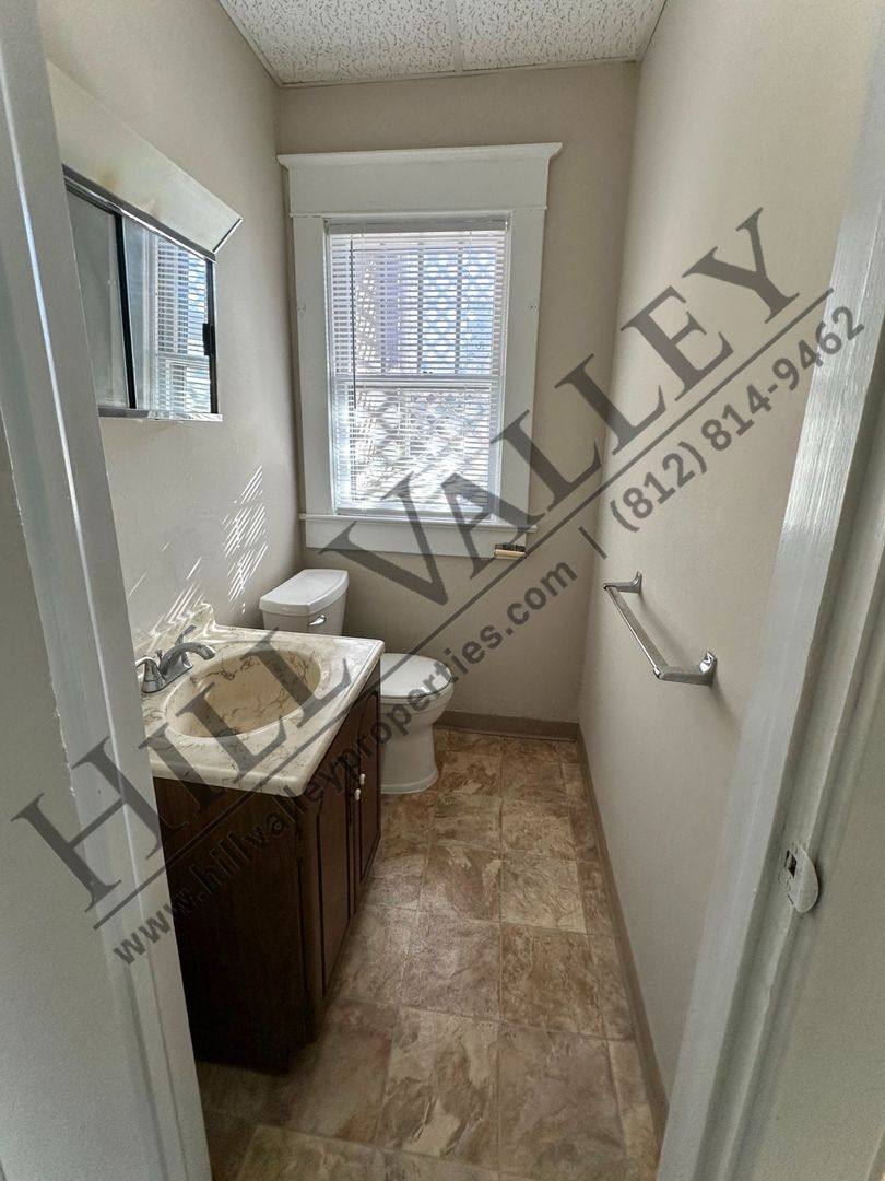 Apartment for rent at 427 Washington Ave, Terre Haute, IN 47802