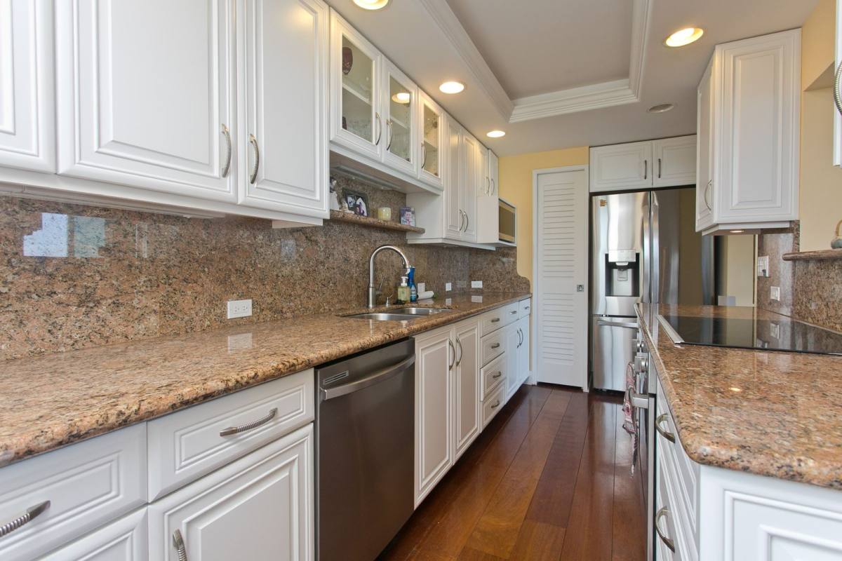 Apartment for rent at 3065 Kalakaua Ave, Honolulu, HI 96815