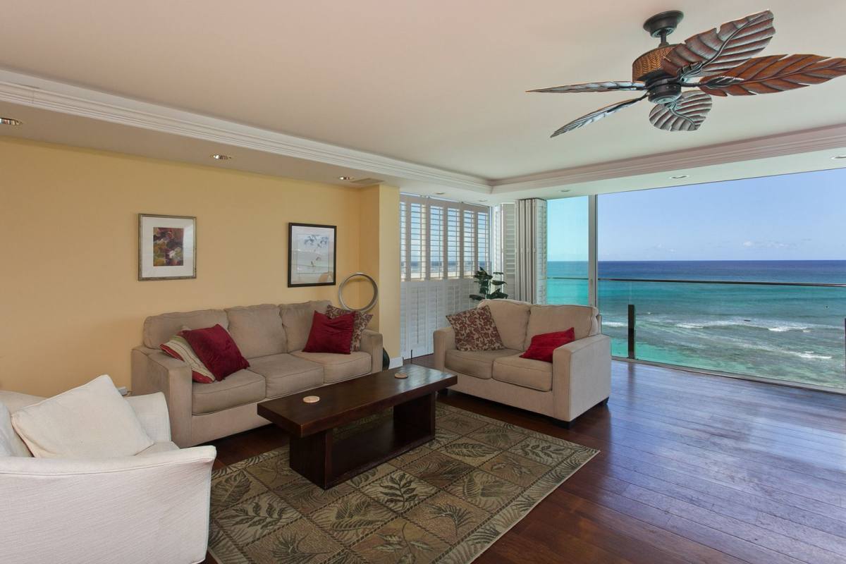 Apartment for rent at 3065 Kalakaua Ave, Honolulu, HI 96815
