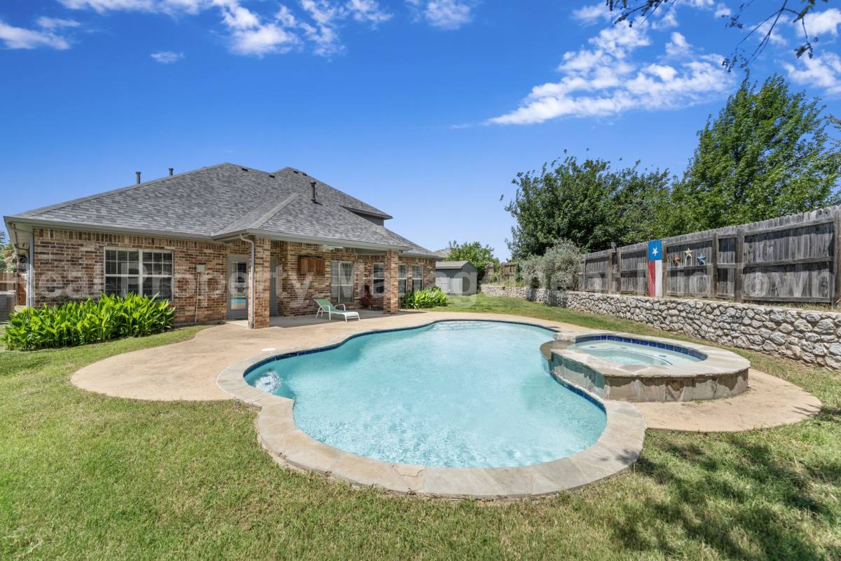 House for rent at 343 Mesquite Hill Drg, Arlington, TX 76002
