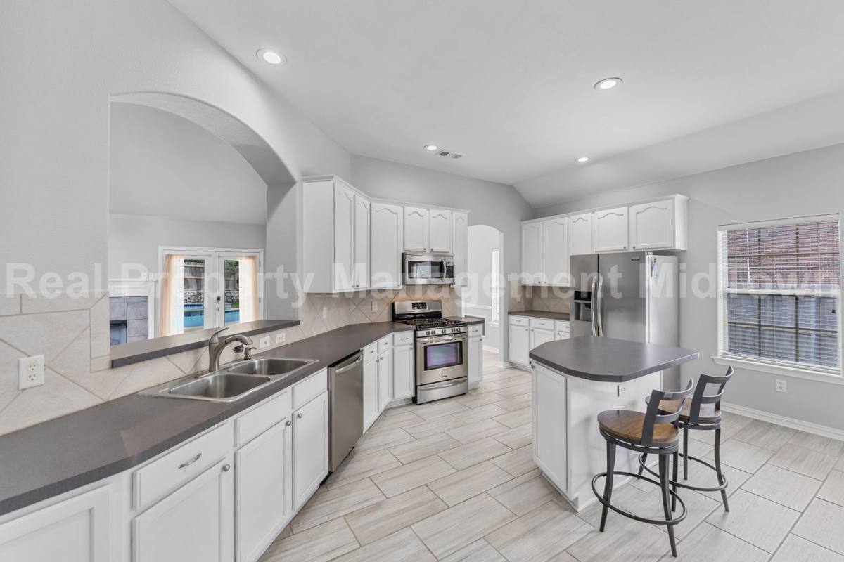 House for rent at 343 Mesquite Hill Drg, Arlington, TX 76002