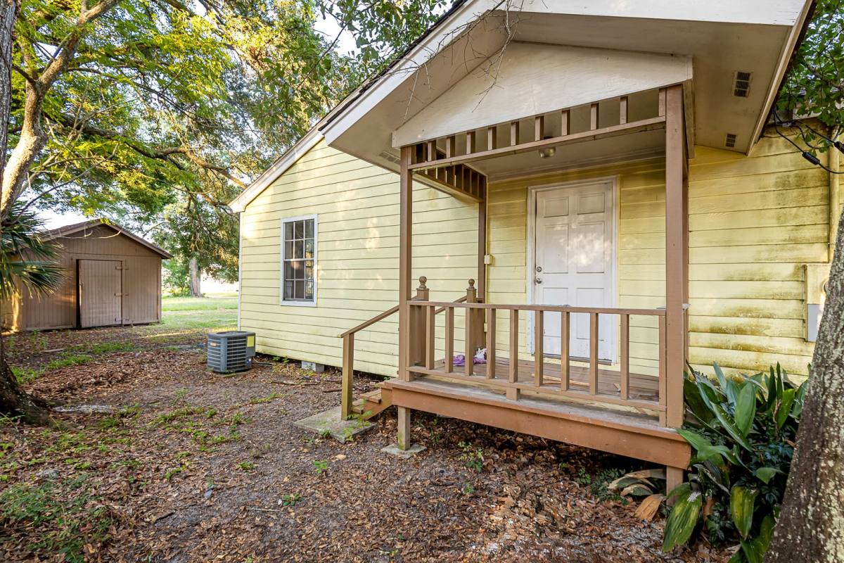 House for rent at 1810 12th St, Pascagoula, MS 39567