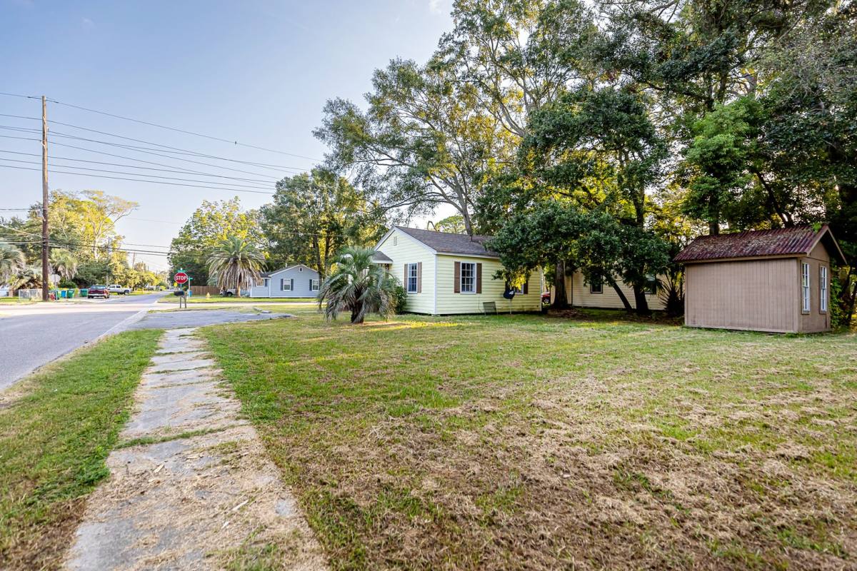 House for rent at 1810 12th St, Pascagoula, MS 39567