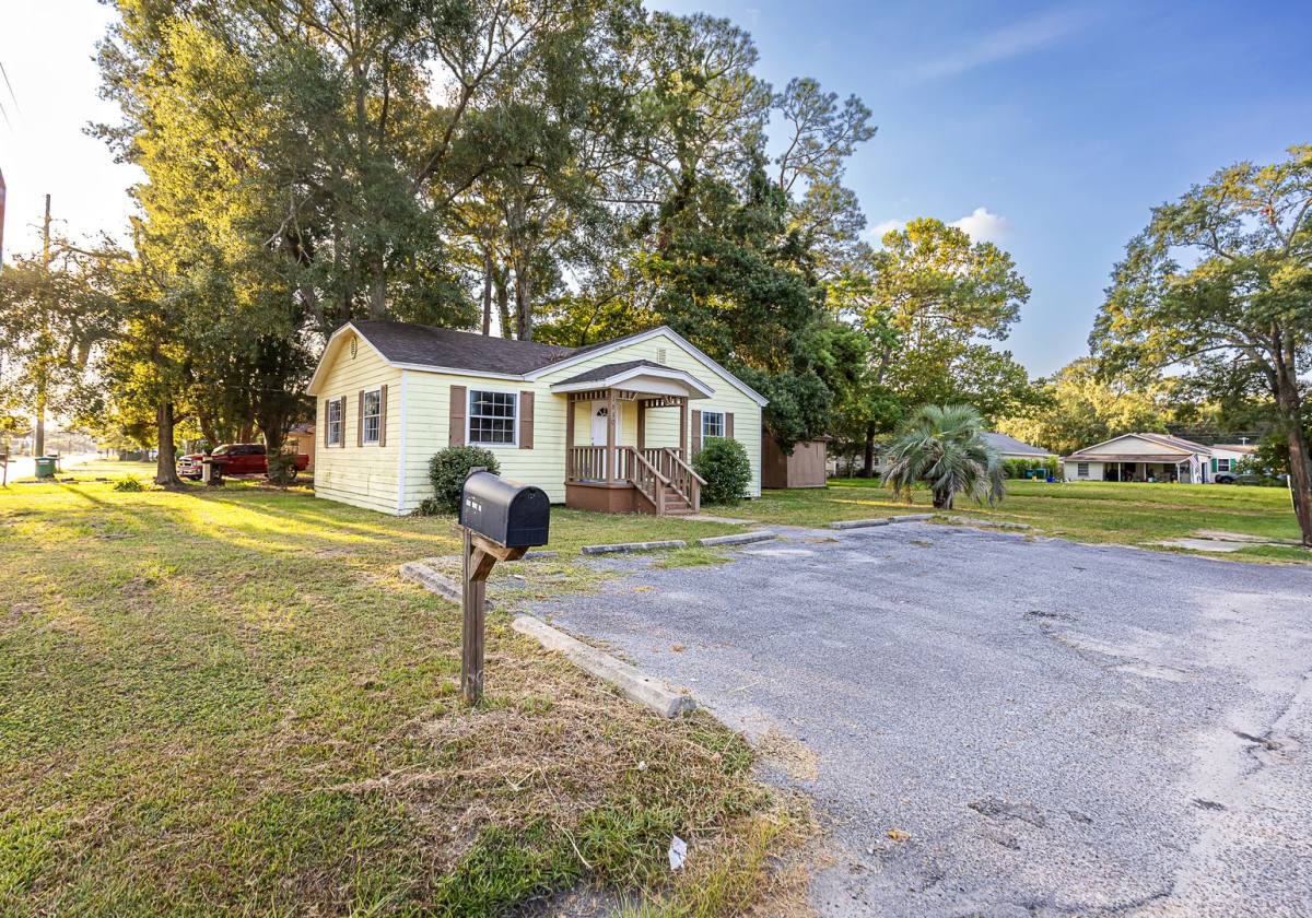 House for rent at 1810 12th St, Pascagoula, MS 39567