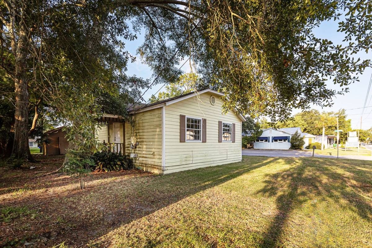 House for rent at 1810 12th St, Pascagoula, MS 39567