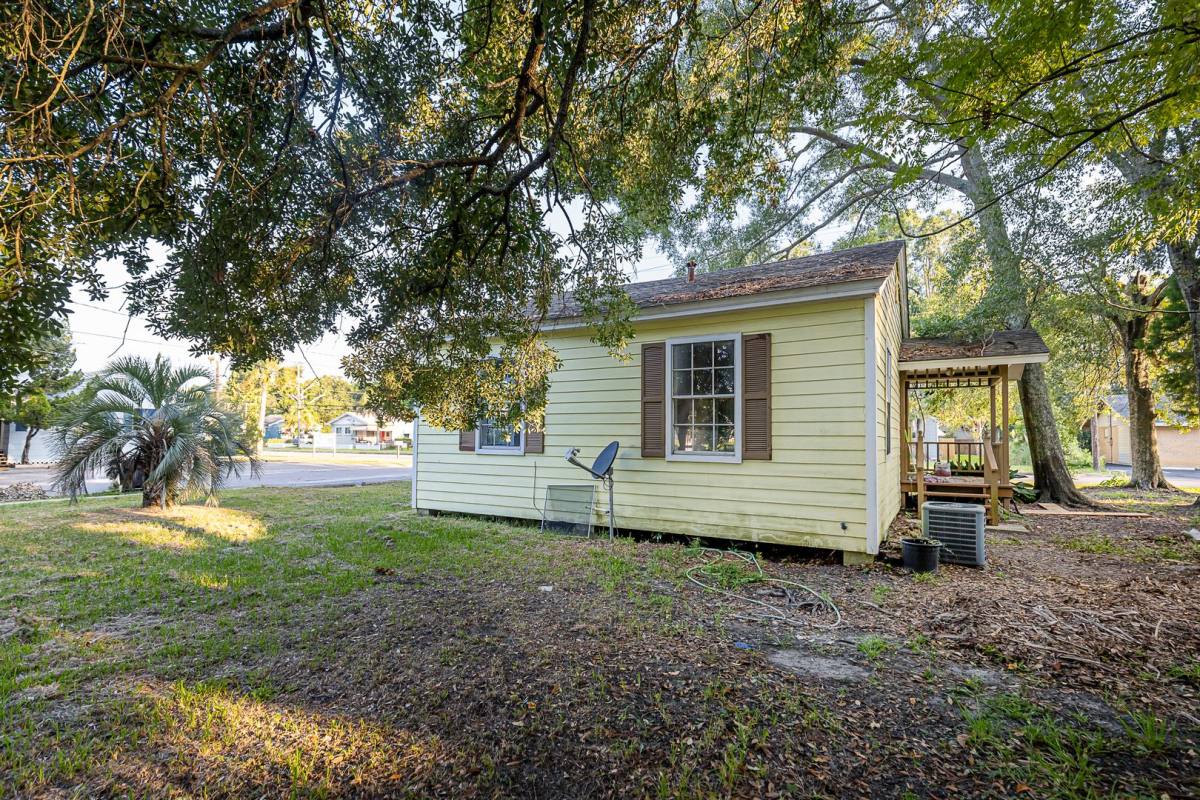 House for rent at 1810 12th St, Pascagoula, MS 39567